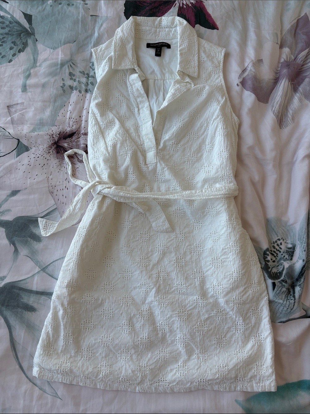 Banana Republic White Eyelet Collared Sleeveless Mini Dress with Tie 100% Cotton